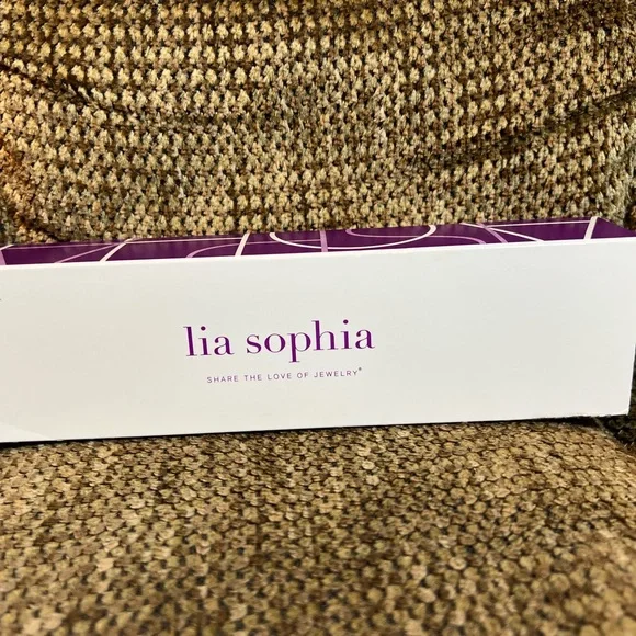 Lia Sophia Droplet necklace - Picture 4 of 4